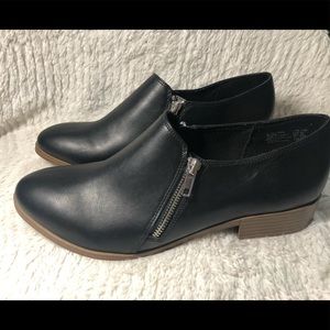 American Eagle by Payless short black bootie